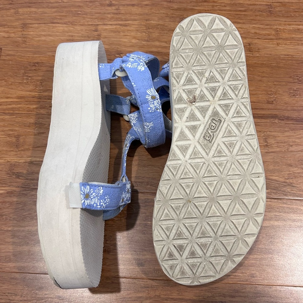 Teva Flatform Universal Gloriosa Sandals Blue White 9 EUC - Picture 6 of 7